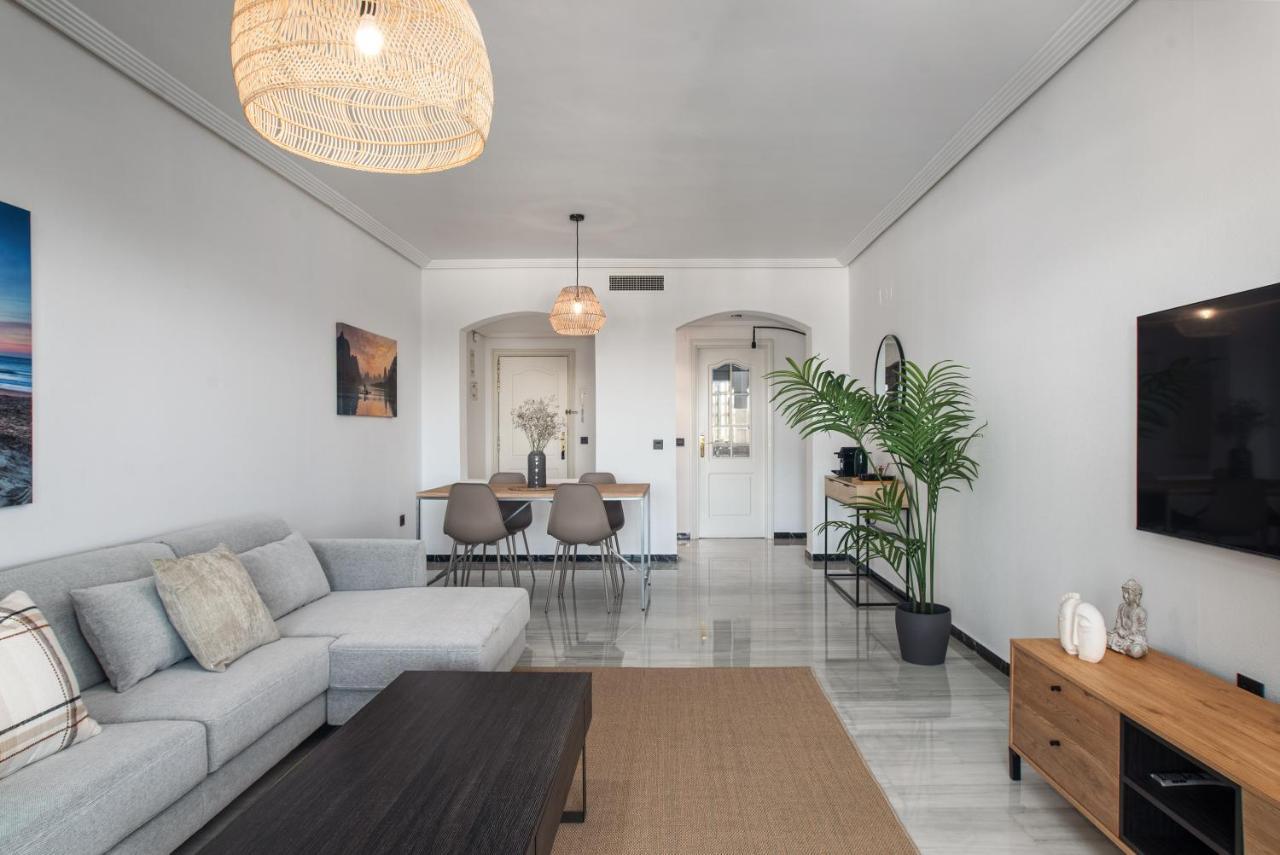 Modern Apartment - 2 Bedrooms, Beachside - Puerto Banus Marbella Eksteriør billede