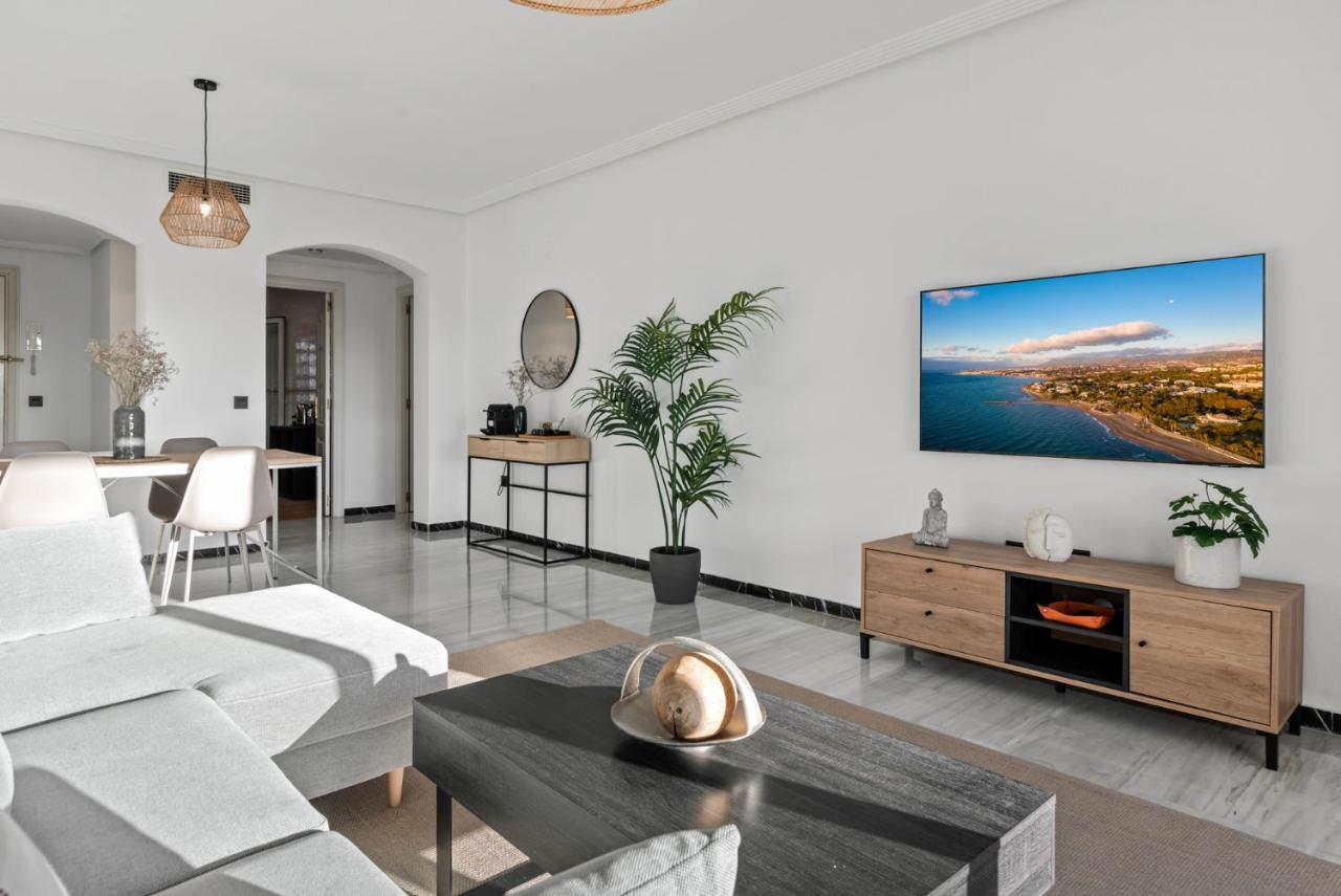 Modern Apartment - 2 Bedrooms, Beachside - Puerto Banus Marbella Eksteriør billede