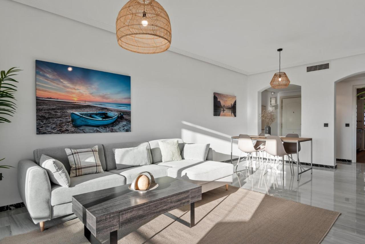 Modern Apartment - 2 Bedrooms, Beachside - Puerto Banus Marbella Eksteriør billede