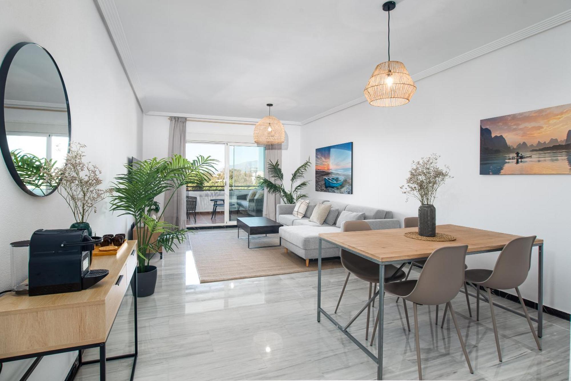 Modern Apartment - 2 Bedrooms, Beachside - Puerto Banus Marbella Eksteriør billede