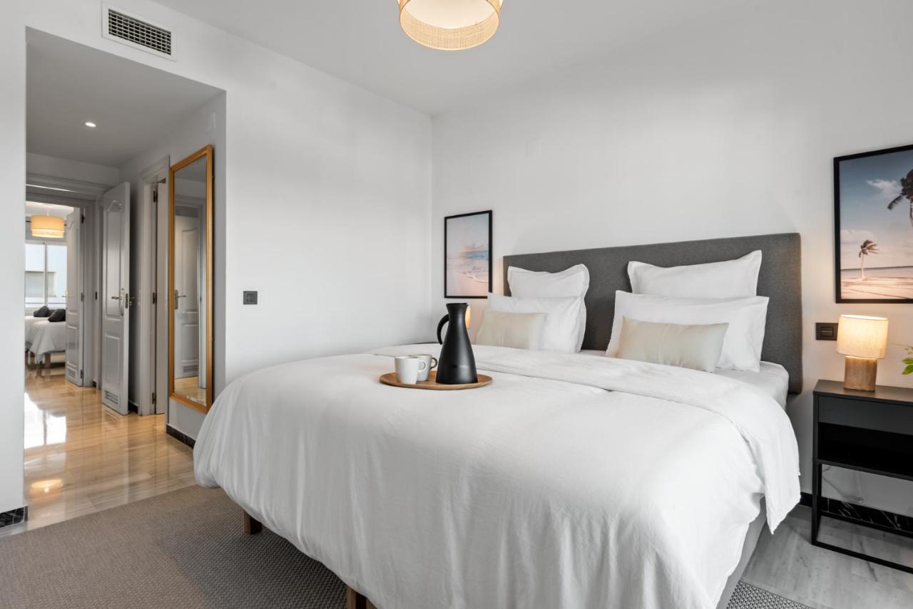 Modern Apartment - 2 Bedrooms, Beachside - Puerto Banus Marbella Eksteriør billede