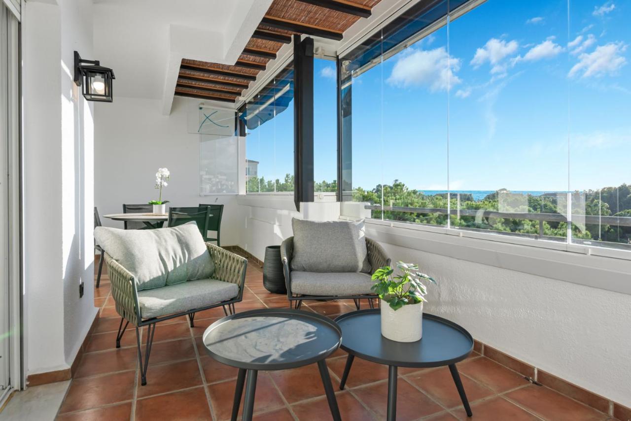 Modern Apartment - 2 Bedrooms, Beachside - Puerto Banus Marbella Eksteriør billede