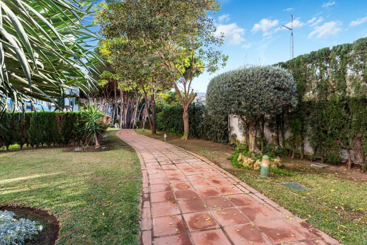 Modern Apartment - 2 Bedrooms, Beachside - Puerto Banus Marbella Eksteriør billede