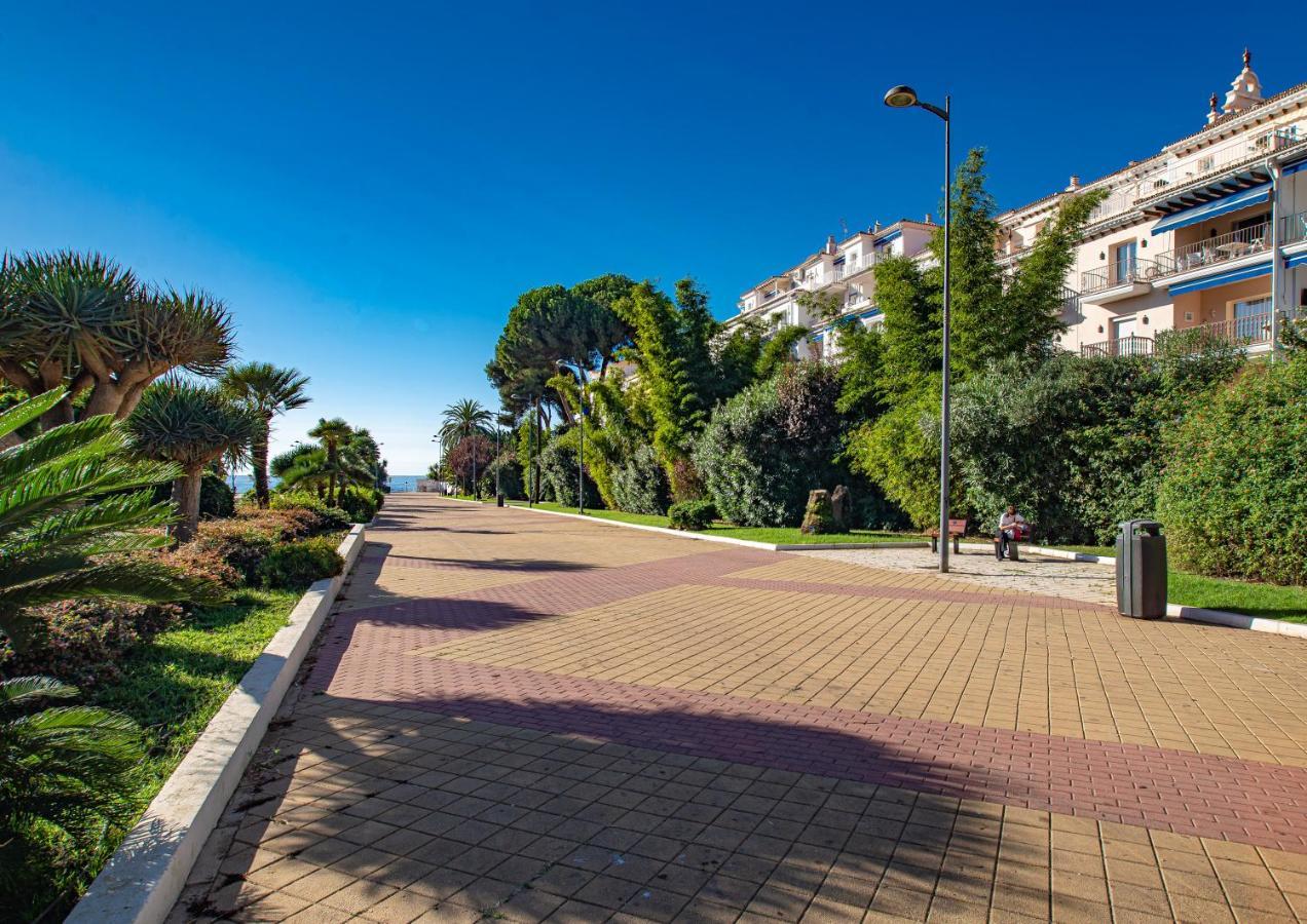 Modern Apartment - 2 Bedrooms, Beachside - Puerto Banus Marbella Eksteriør billede