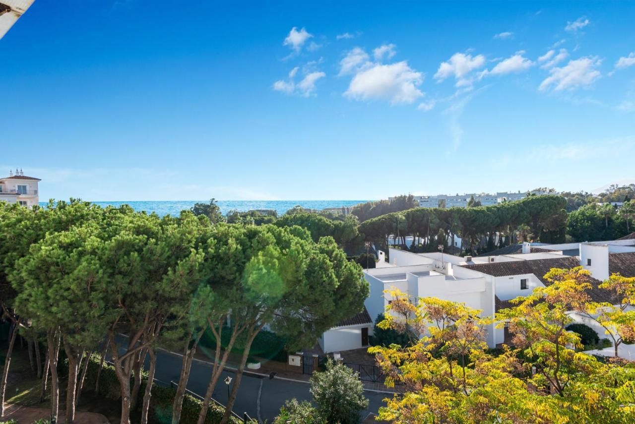 Modern Apartment - 2 Bedrooms, Beachside - Puerto Banus Marbella Eksteriør billede
