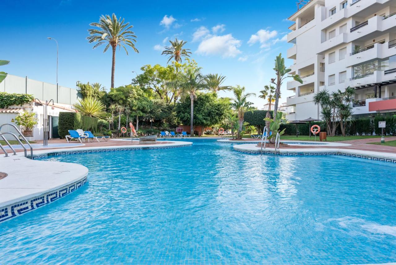 Modern Apartment - 2 Bedrooms, Beachside - Puerto Banus Marbella Eksteriør billede