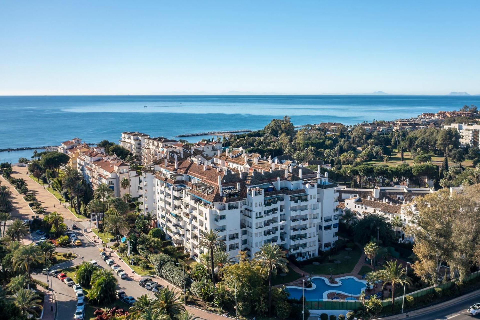 Modern Apartment - 2 Bedrooms, Beachside - Puerto Banus Marbella Eksteriør billede