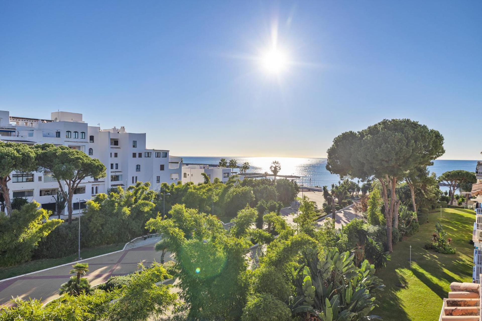 Modern Apartment - 2 Bedrooms, Beachside - Puerto Banus Marbella Eksteriør billede