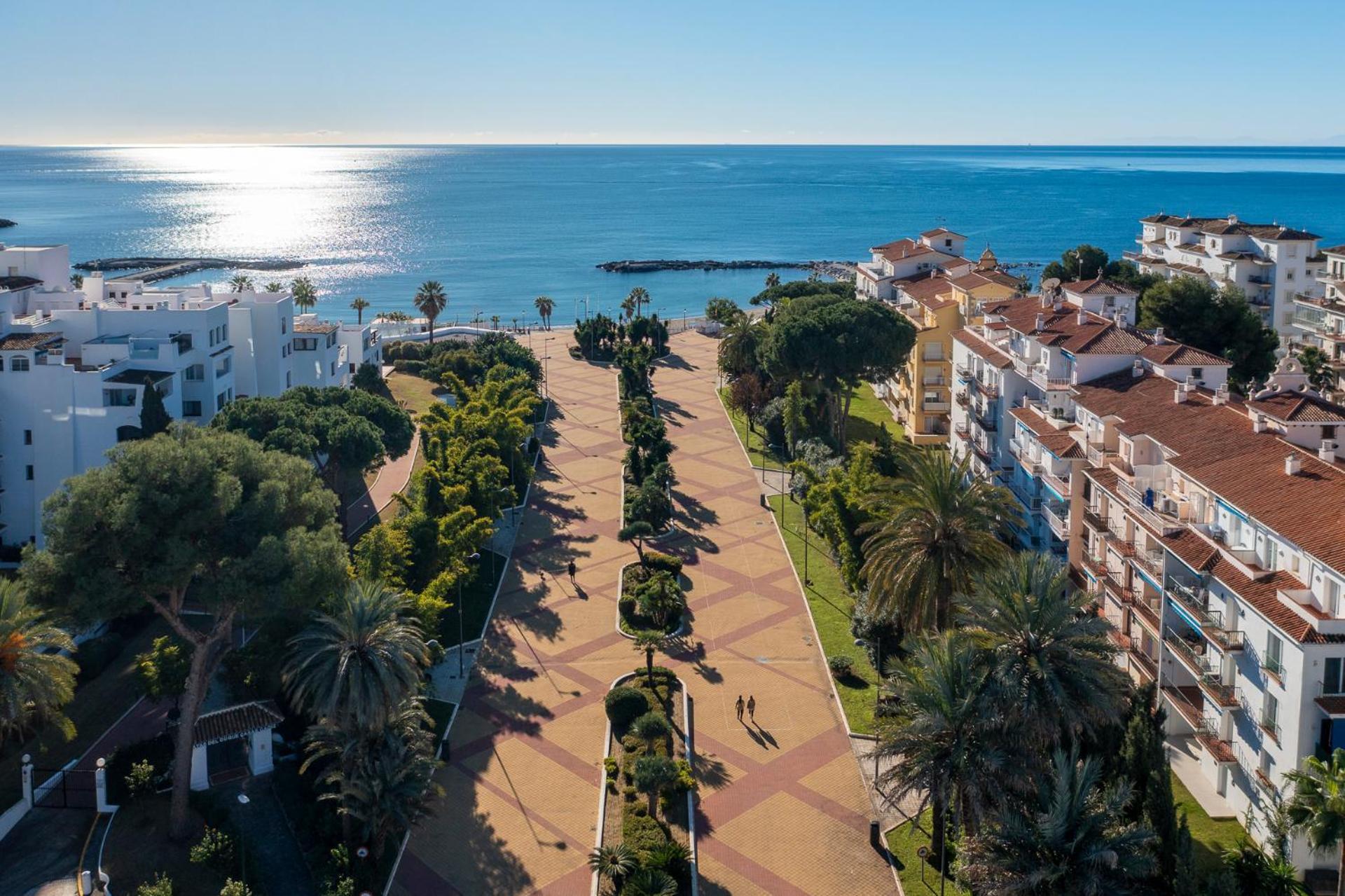 Modern Apartment - 2 Bedrooms, Beachside - Puerto Banus Marbella Eksteriør billede